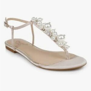 New Jewel Badgley Mischka Larissa Flat Sandal Champagne buckle satin size 6.5